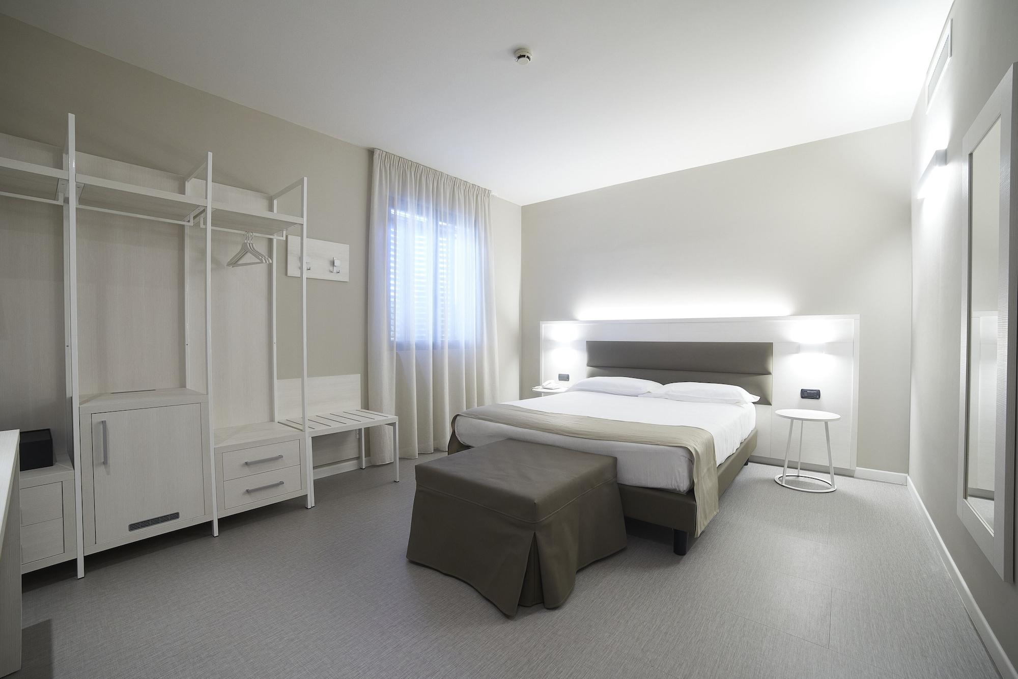 Hotel Concorde Камерано Экстерьер фото