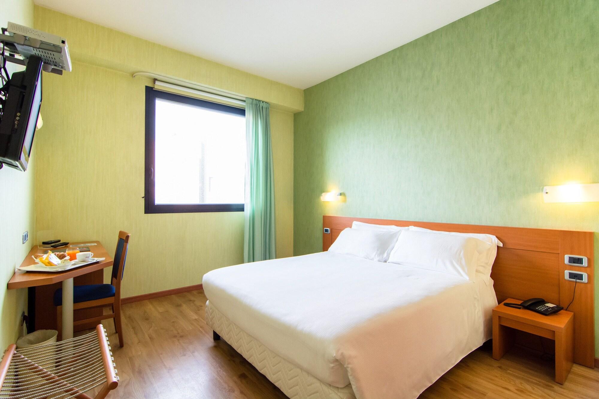 Hotel Concorde Камерано Экстерьер фото