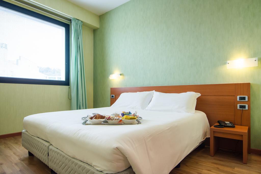 Hotel Concorde Камерано Экстерьер фото