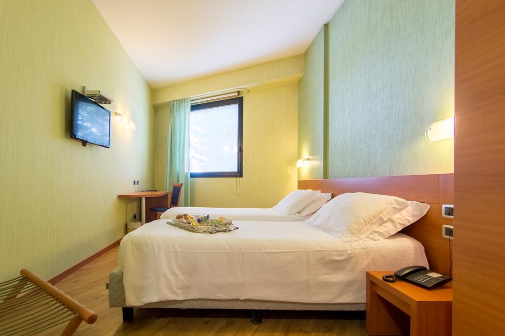 Hotel Concorde Камерано Экстерьер фото