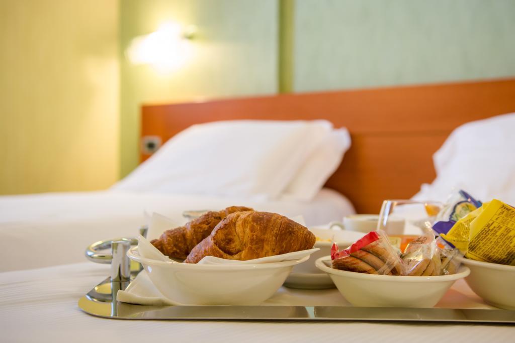 Hotel Concorde Камерано Экстерьер фото